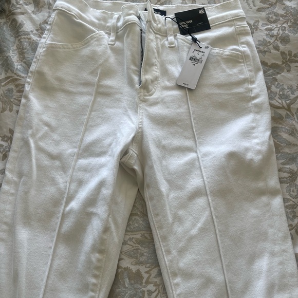 Express skyscraper mid rise, white jeans. - Picture 2 of 7